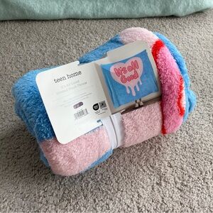 It's All Good - Printed Throw Fuzzy Blanket NEW Teen Home 50x60" Melting Heart